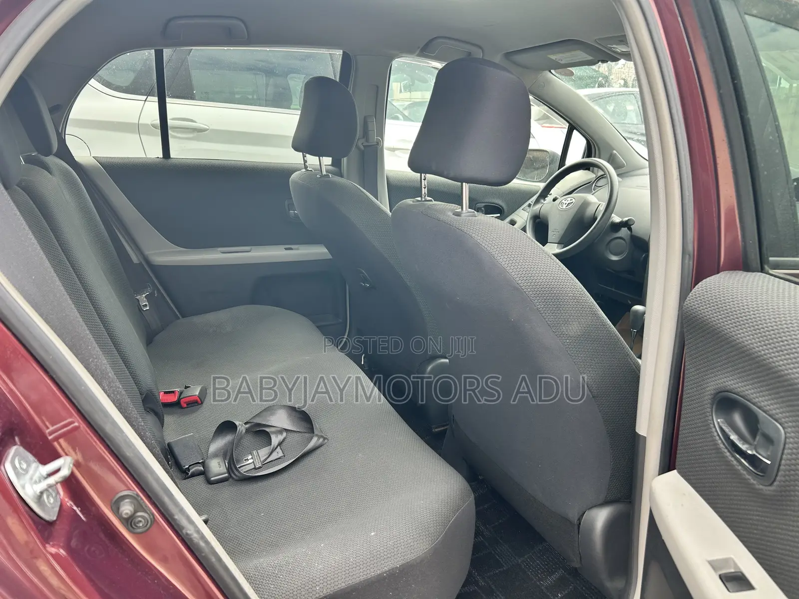 Toyota Vitz 1.3 FWD 5dr 2010 Burgundy