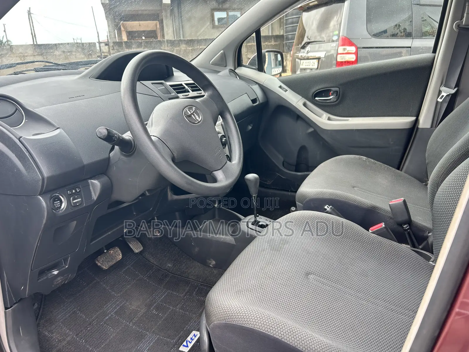 Toyota Vitz 1.3 FWD 5dr 2010 Burgundy