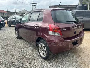 Toyota Vitz 1.3 FWD 5dr 2010 Burgundy