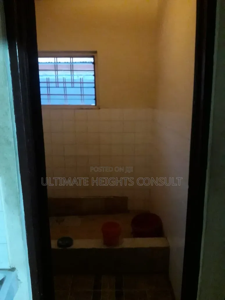 3bdrm House in Achimota, Mile 7 for rent