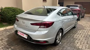 Hyundai Elantra SEL 2019 Silver