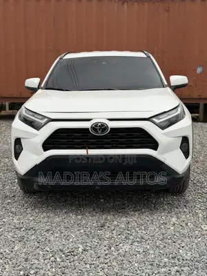 Toyota RAV4 XLE AWD 2023 White