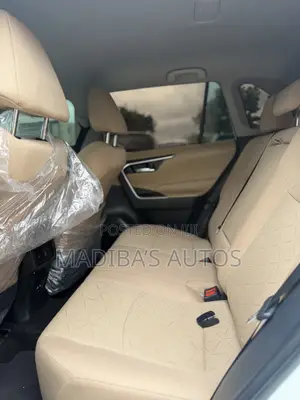 Toyota RAV4 XLE AWD 2023 White
