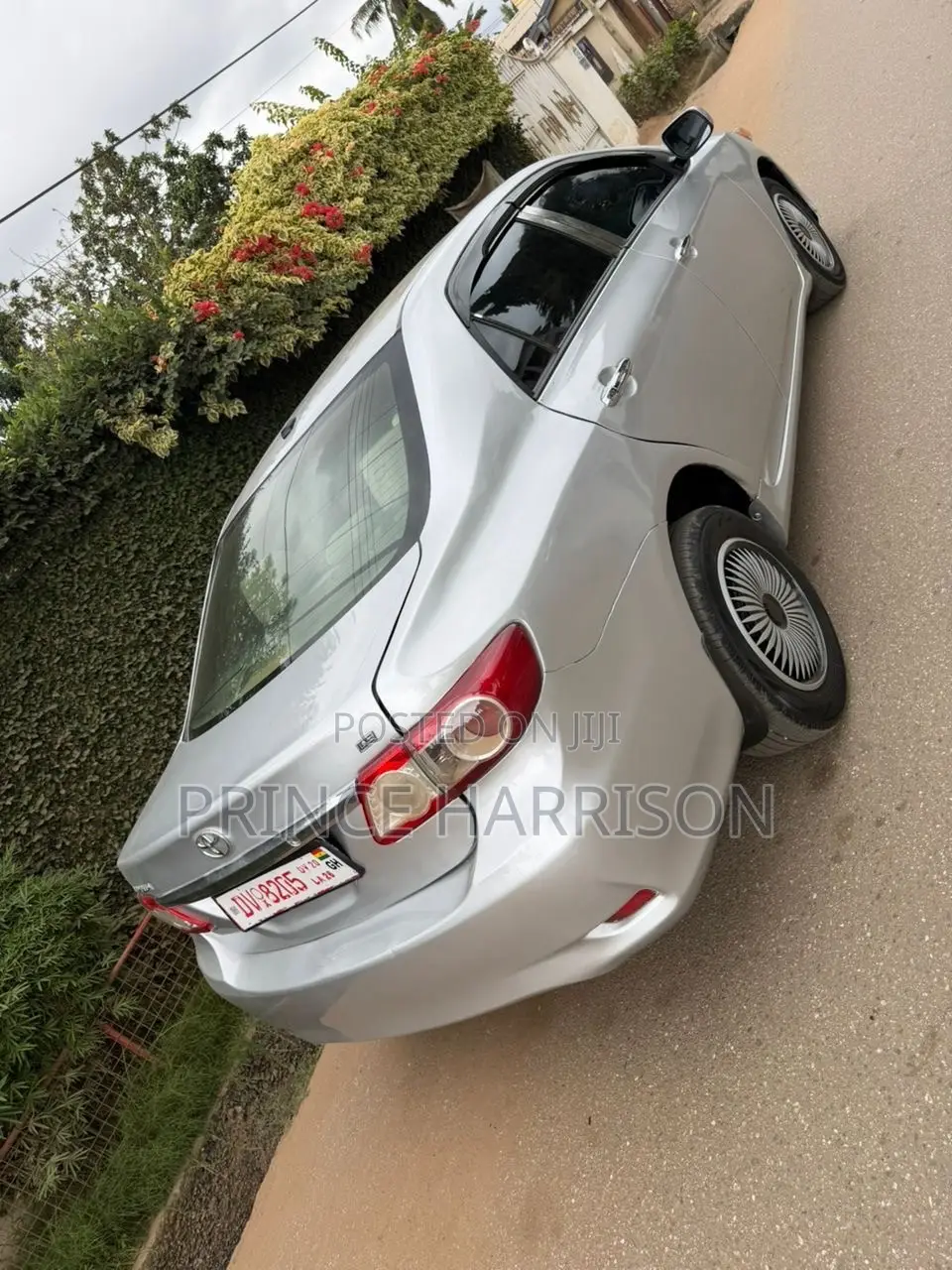 Toyota Corolla LE 4dr Sedan (1.8L 4cyl 4A) 2013 Silver