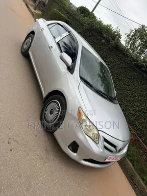 Toyota Corolla LE 4dr Sedan (1.8L 4cyl 4A) 2013 Silver