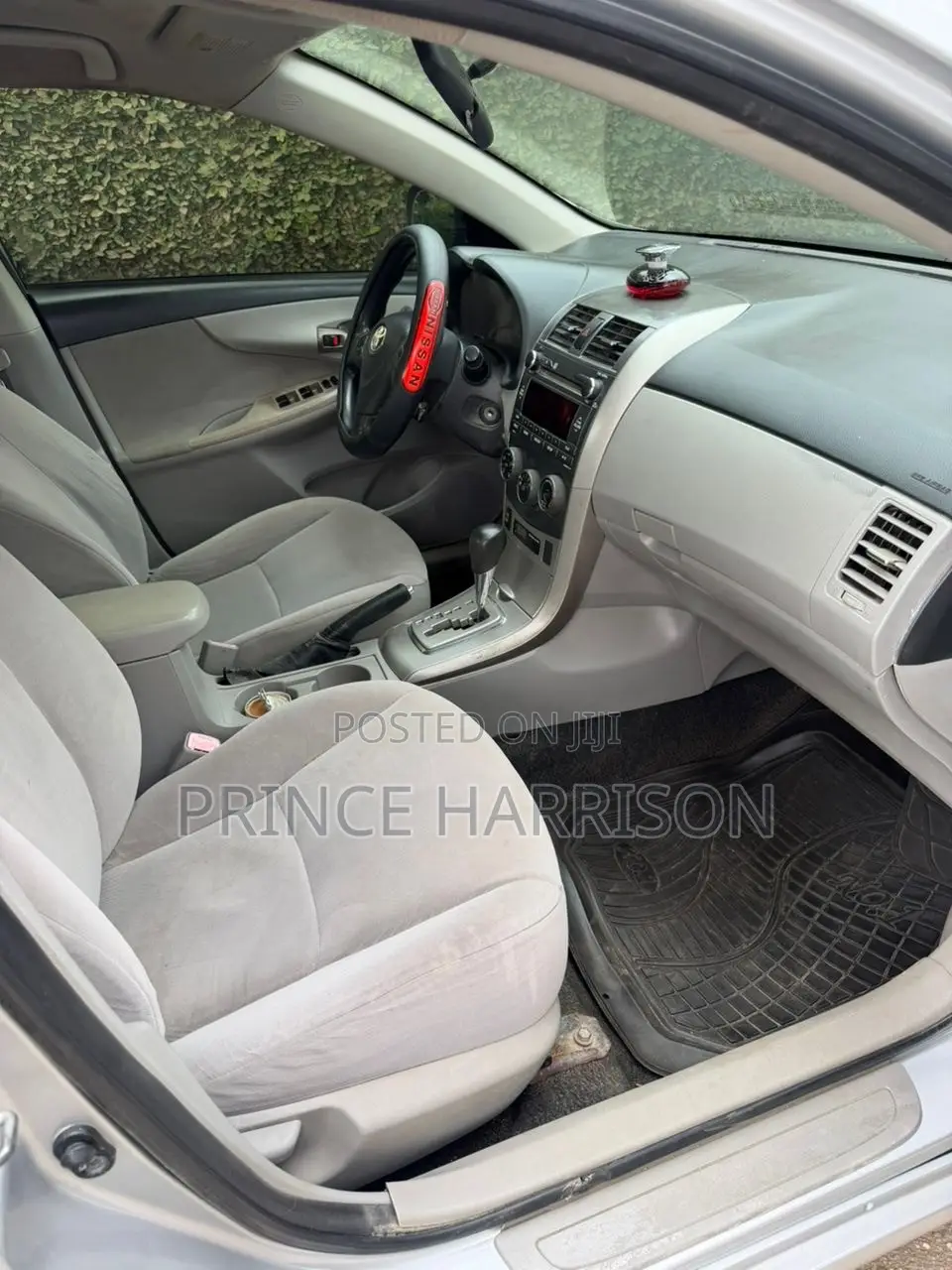 Toyota Corolla LE 4dr Sedan (1.8L 4cyl 4A) 2013 Silver