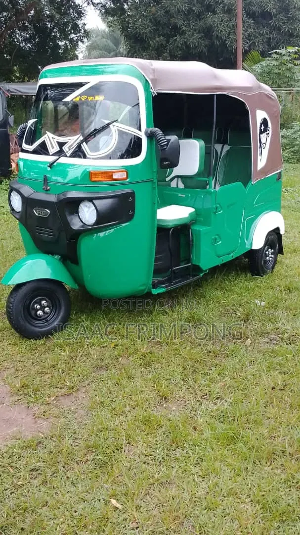 Bajaj RE 2025 Green