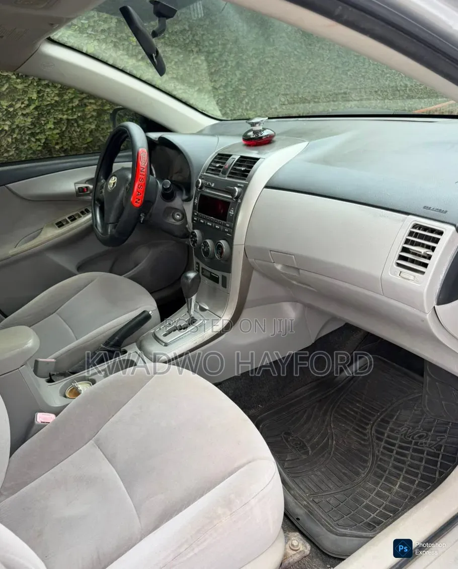 Toyota Corolla 2012 Silver