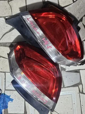 Lincoln MKS 2012 Taillights Available