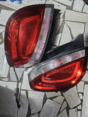 Lincoln MKS 2012 Taillights Available