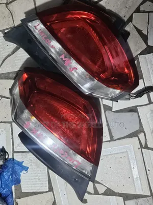 Lincoln MKS 2012 Taillights Available