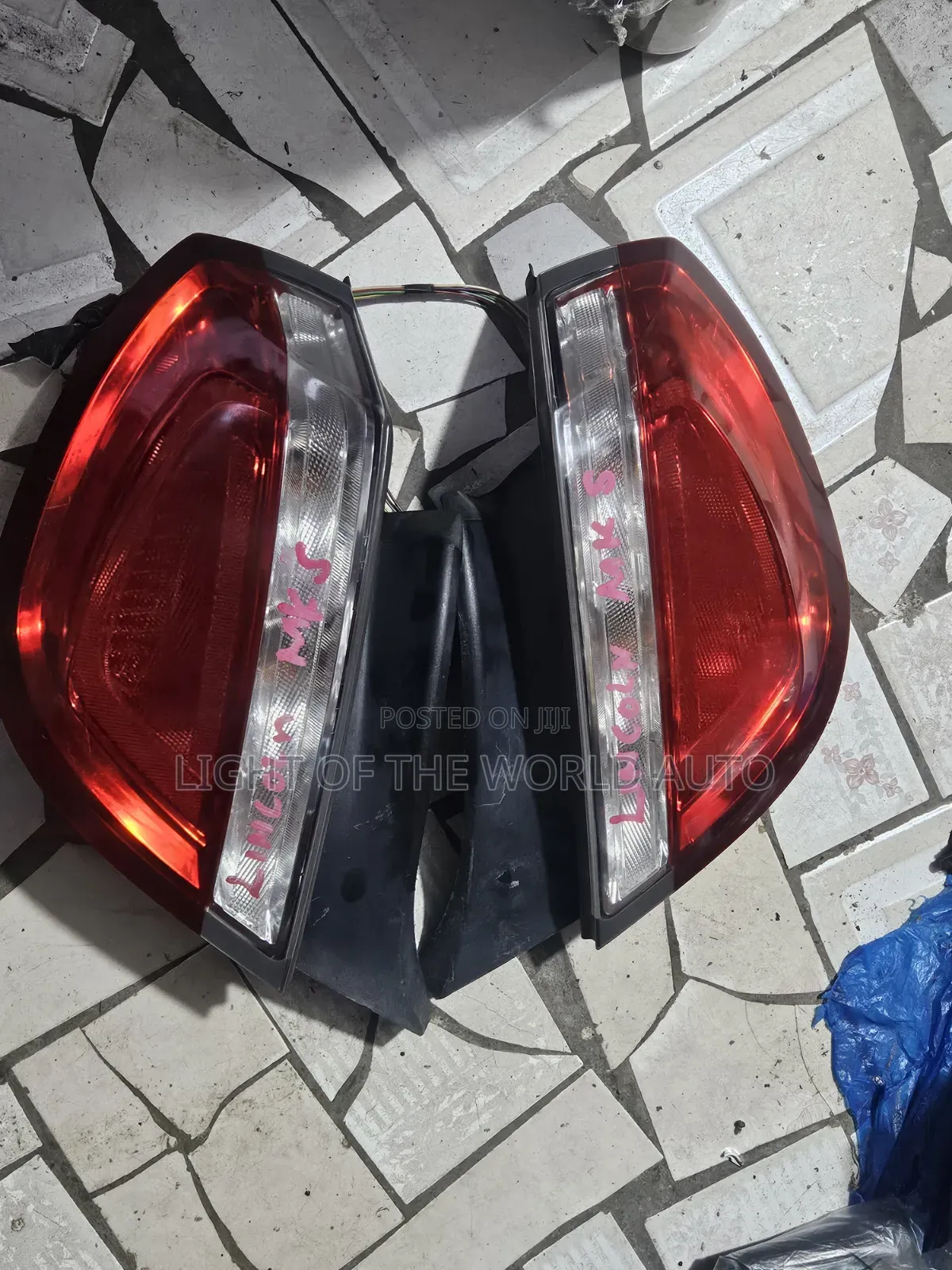 Lincoln MKS 2012 Taillights Available