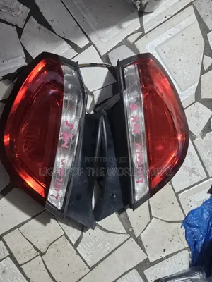 Lincoln MKS 2012 Taillights Available