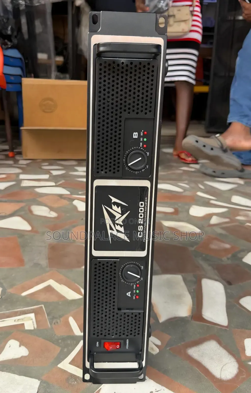 Peavey CS 2000 Professional Power Amplifier