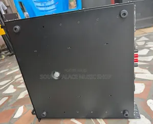 Peavey CS 2000 Professional Power Amplifier