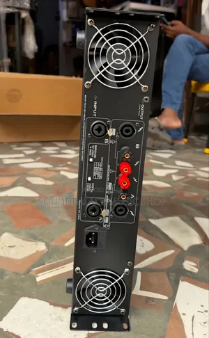 Peavey CS 2000 Professional Power Amplifier