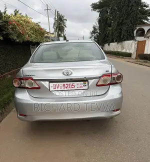 Toyota Corolla LE 4dr Sedan (1.8L 4cyl 4A) 2012 Silver