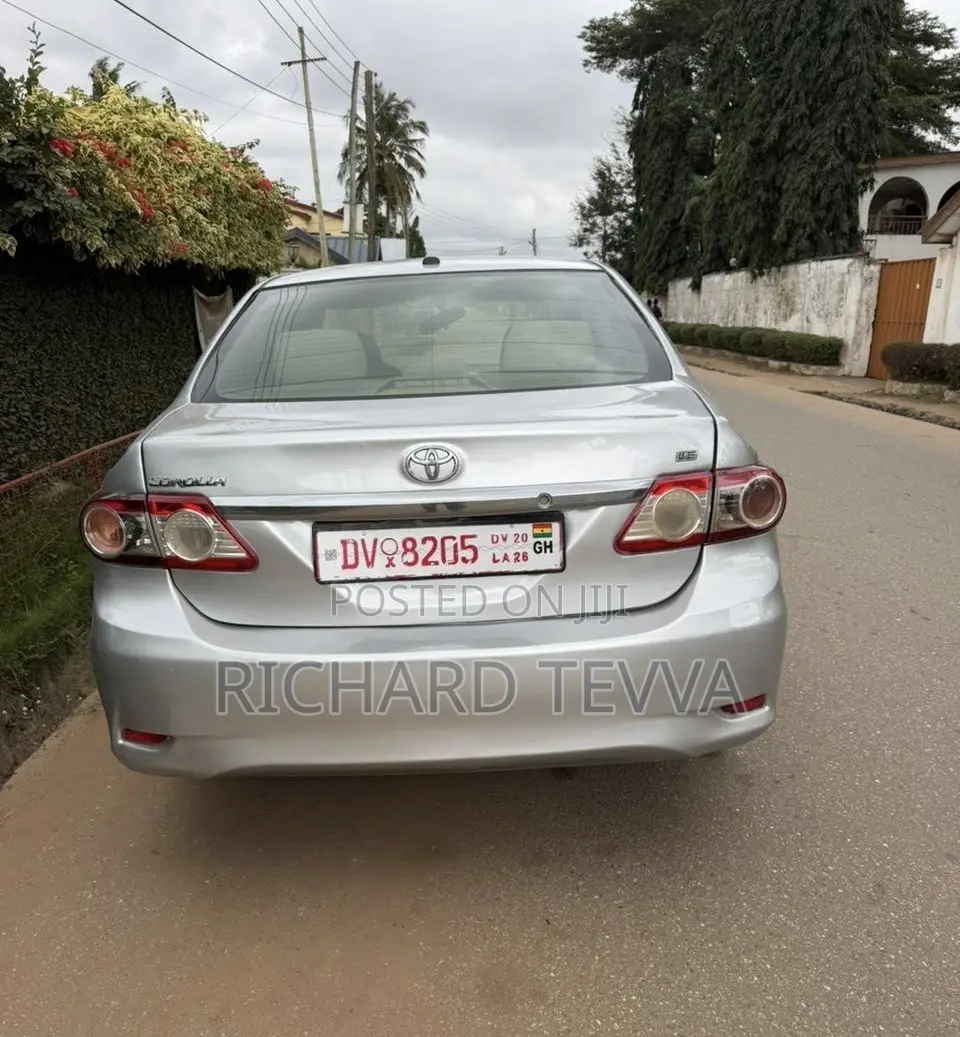 Toyota Corolla LE 4dr Sedan (1.8L 4cyl 4A) 2012 Silver