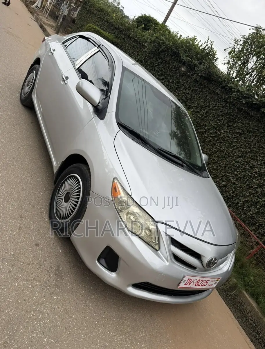 Toyota Corolla LE 4dr Sedan (1.8L 4cyl 4A) 2012 Silver