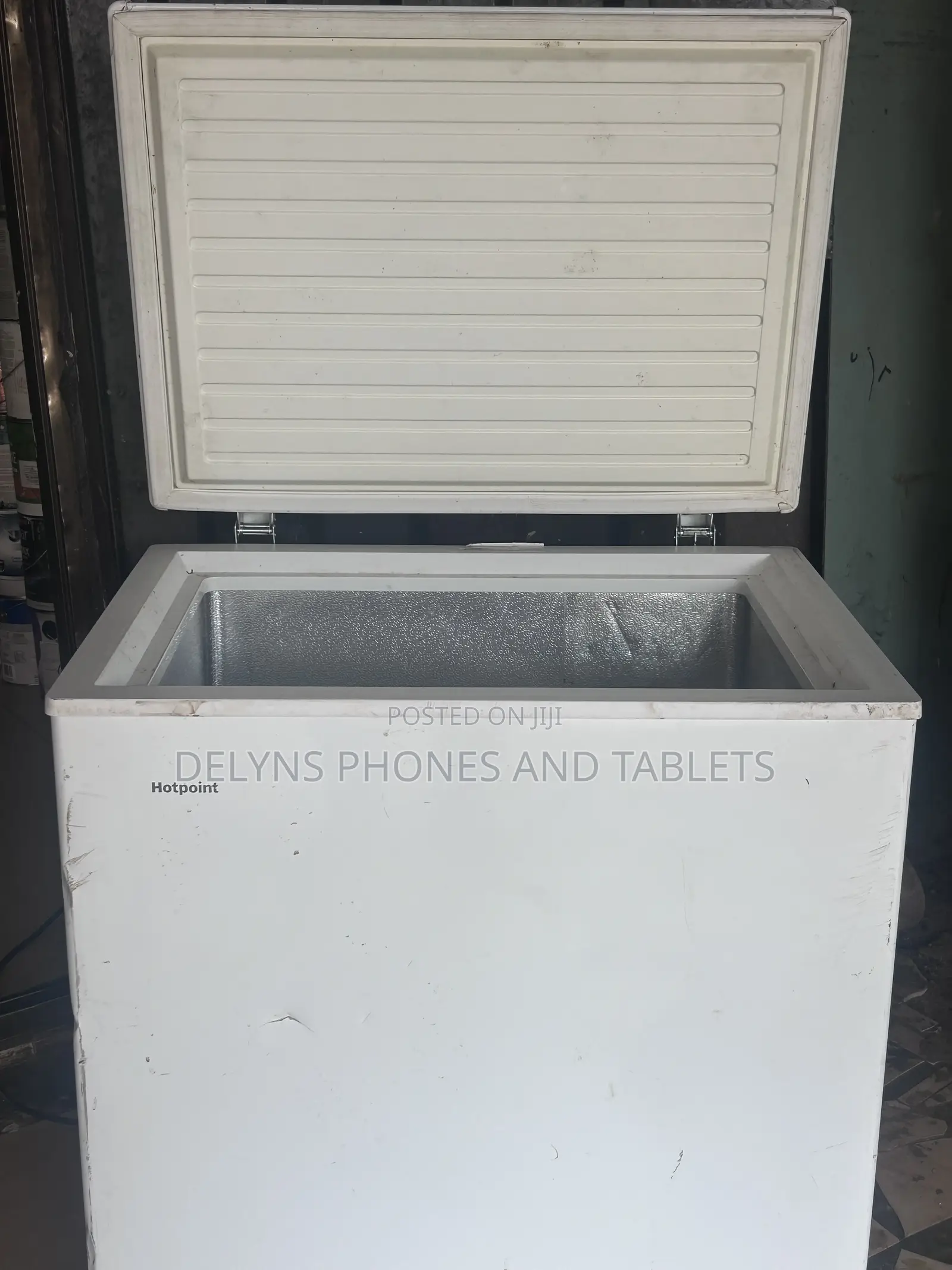 Hotpoint White Chest Freezer – R600a
