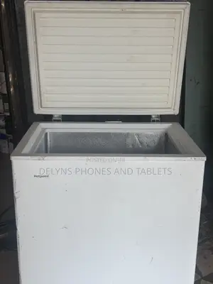 Hotpoint White Chest Freezer – R600a