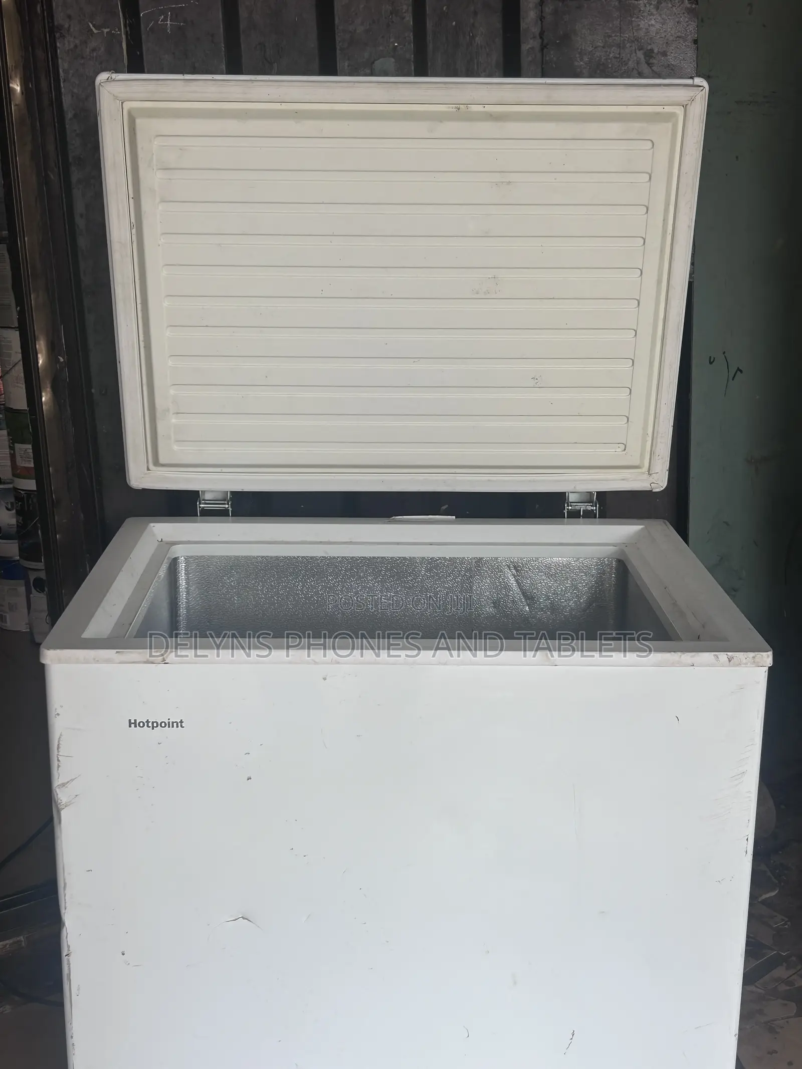 Hotpoint White Chest Freezer – R600a