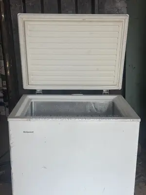 Hotpoint White Chest Freezer – R600a