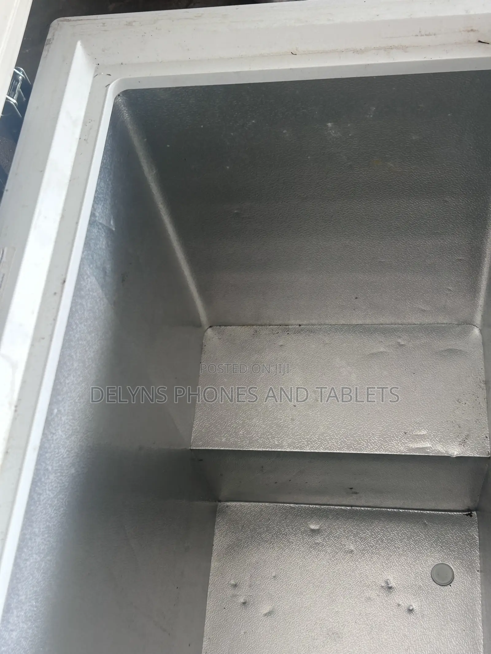 Hotpoint White Chest Freezer – R600a
