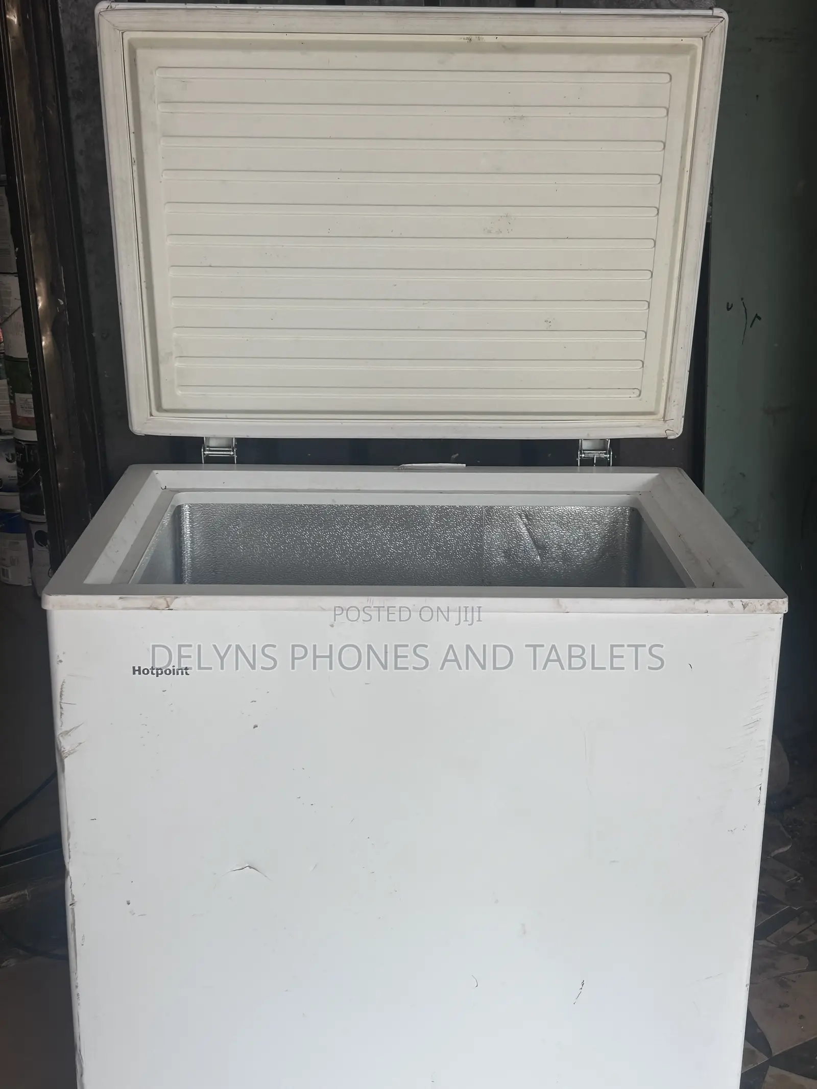 Hotpoint White Chest Freezer – R600a
