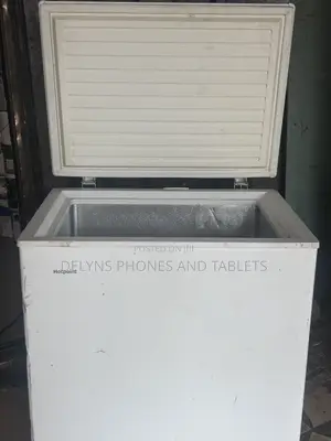 Hotpoint White Chest Freezer – R600a