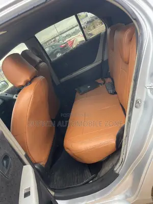 Toyota Vitz 2010 Silver