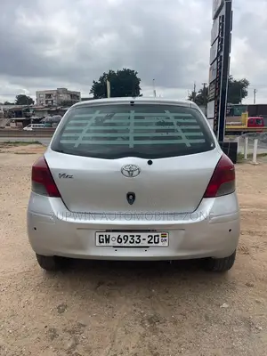 Toyota Vitz 2010 Silver