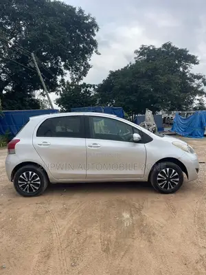 Toyota Vitz 2010 Silver