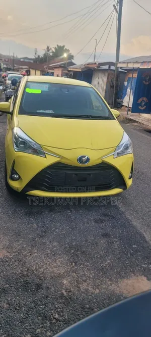 Toyota Vitz 1.5 FWD Hybrid 5dr 2017 Yellow