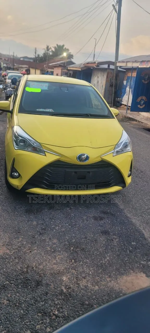 Toyota Vitz 1.5 FWD Hybrid 5dr 2017 Yellow