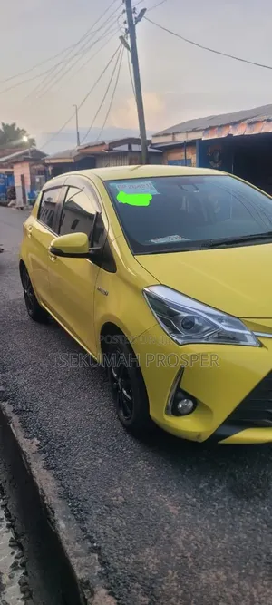 Toyota Vitz 1.5 FWD Hybrid 5dr 2017 Yellow