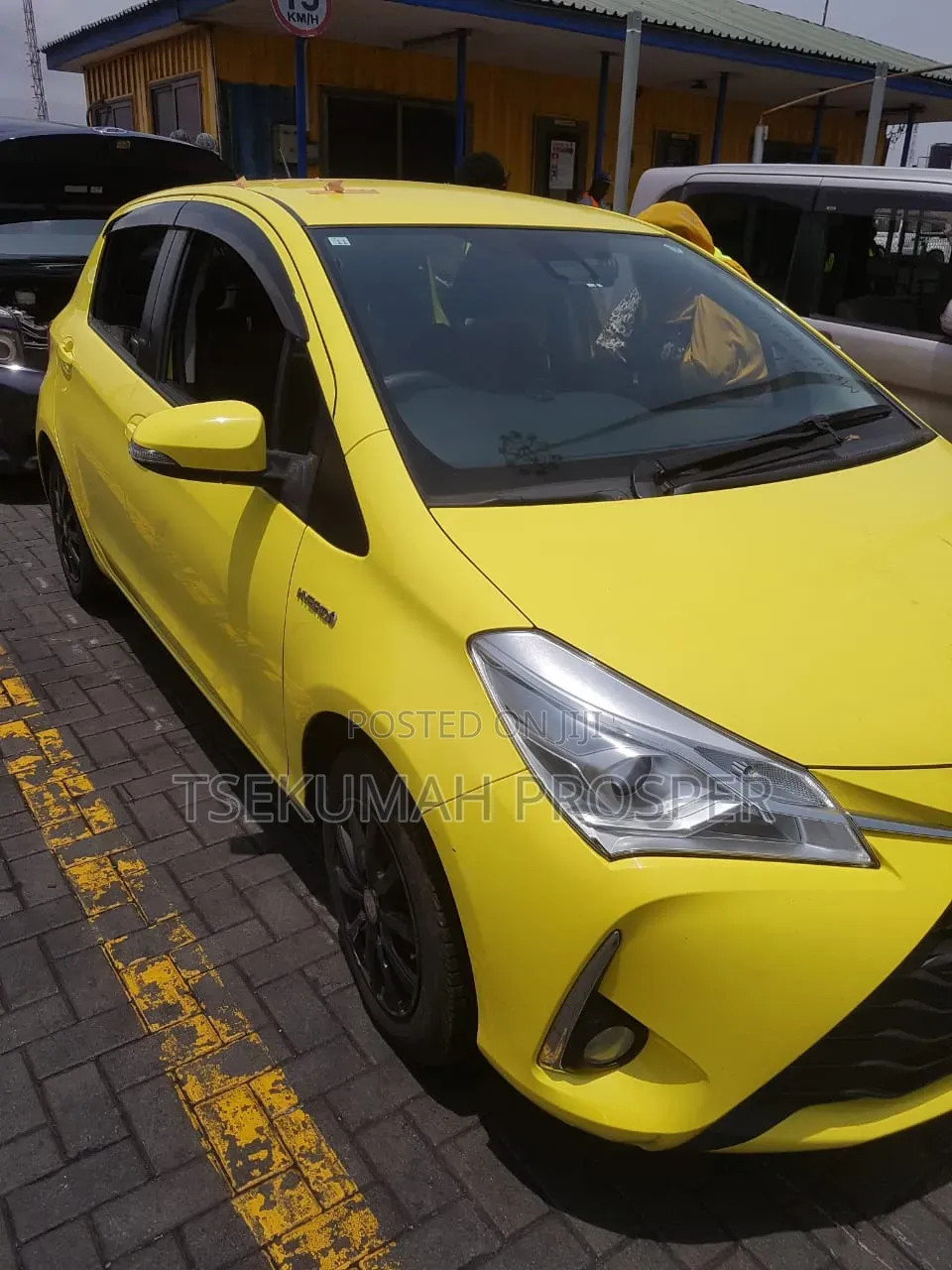 Toyota Vitz 1.5 FWD Hybrid 5dr 2017 Yellow