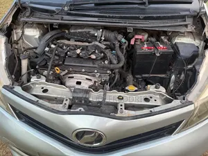 Toyota Vitz 1.3 AWD 5dr 2012 Silver