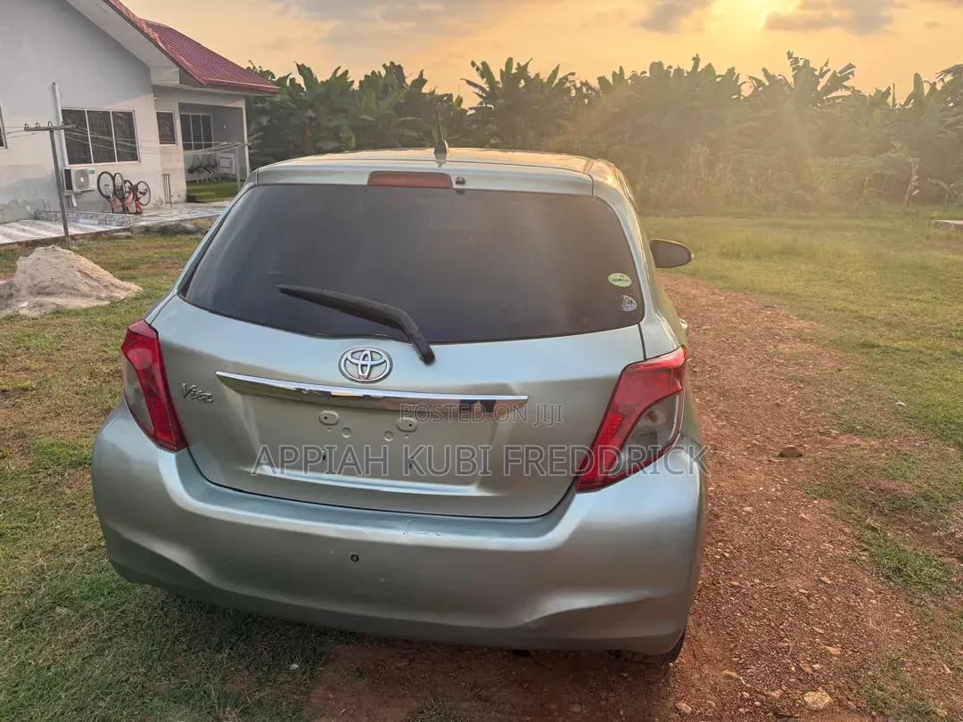 Toyota Vitz 1.3 AWD 5dr 2012 Silver