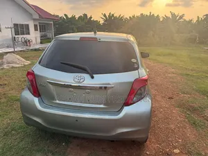 Toyota Vitz 1.3 AWD 5dr 2012 Silver