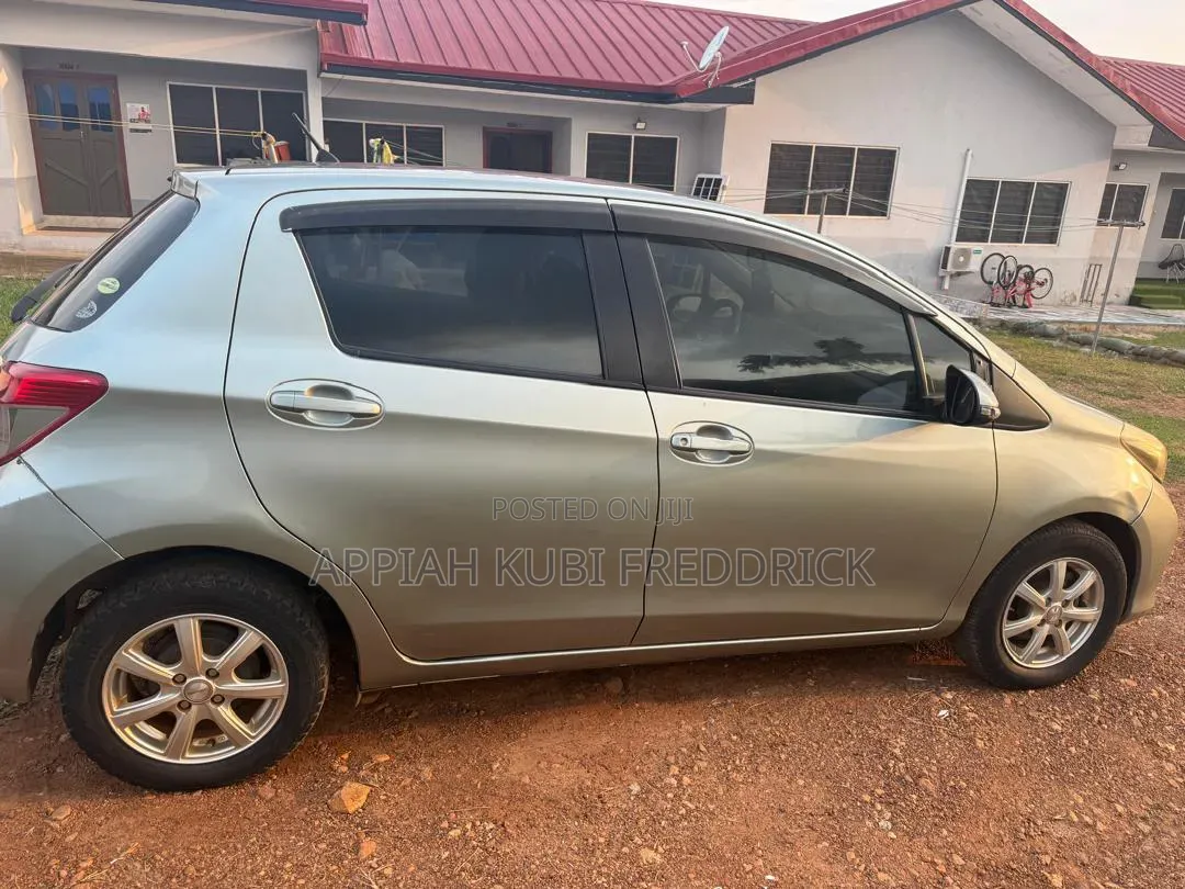 Toyota Vitz 1.3 AWD 5dr 2012 Silver