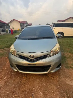 Toyota Vitz 1.3 AWD 5dr 2012 Silver
