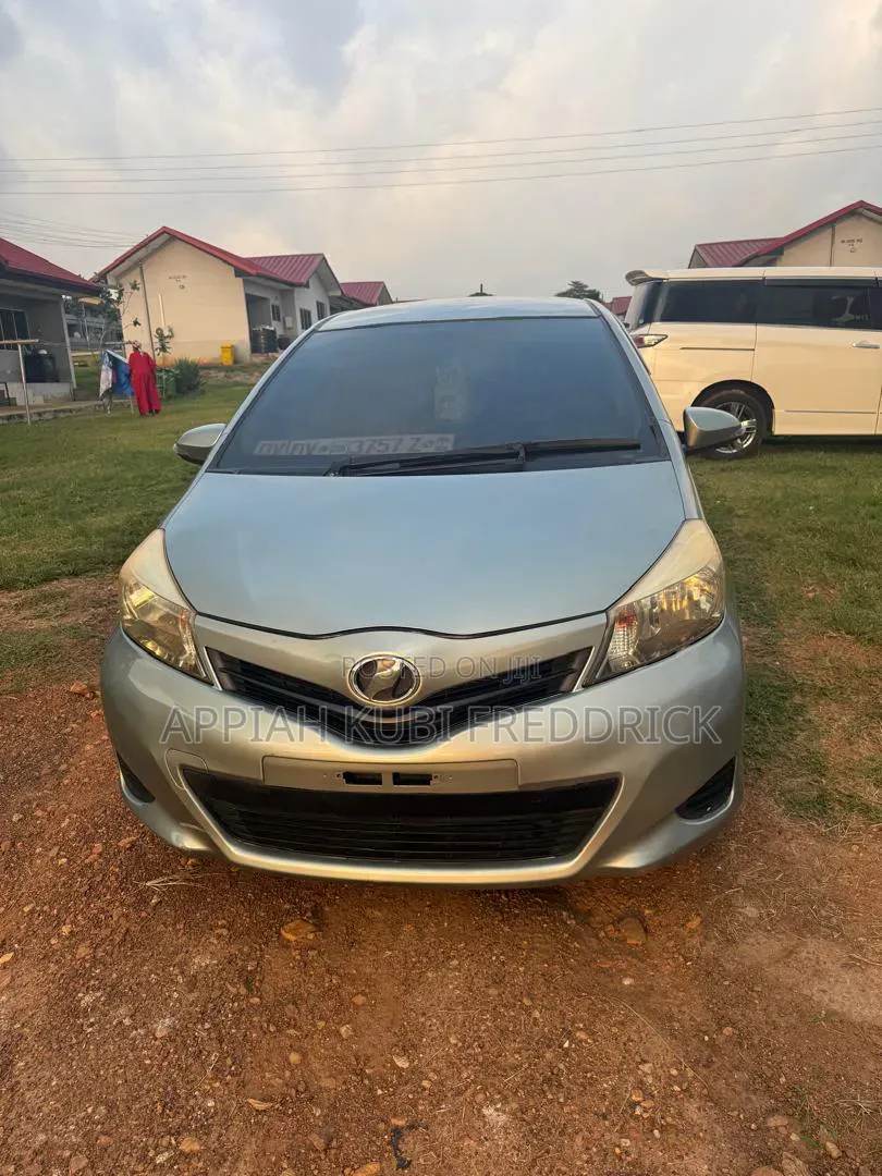 Toyota Vitz 1.3 AWD 5dr 2012 Silver
