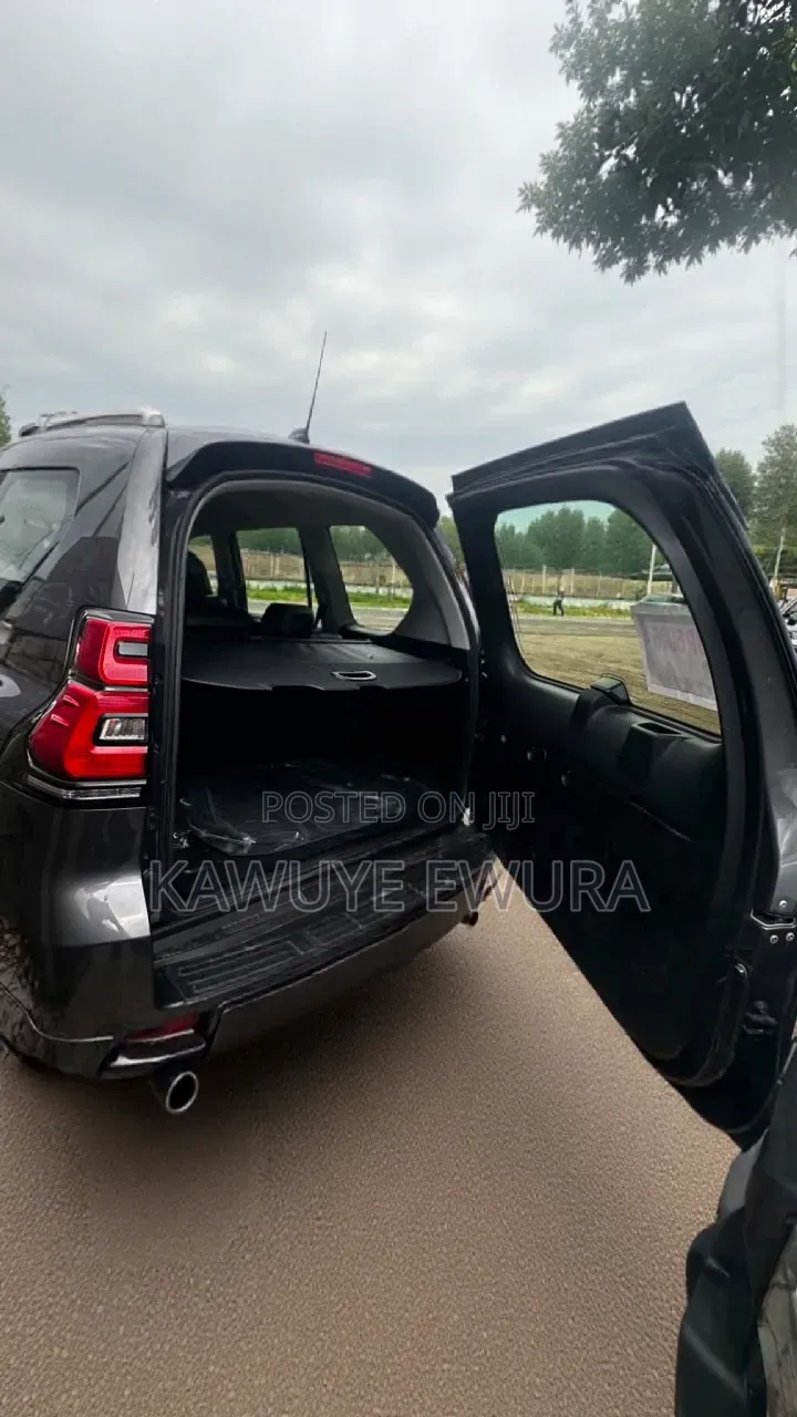 New Toyota Land Cruiser 2022 Gray