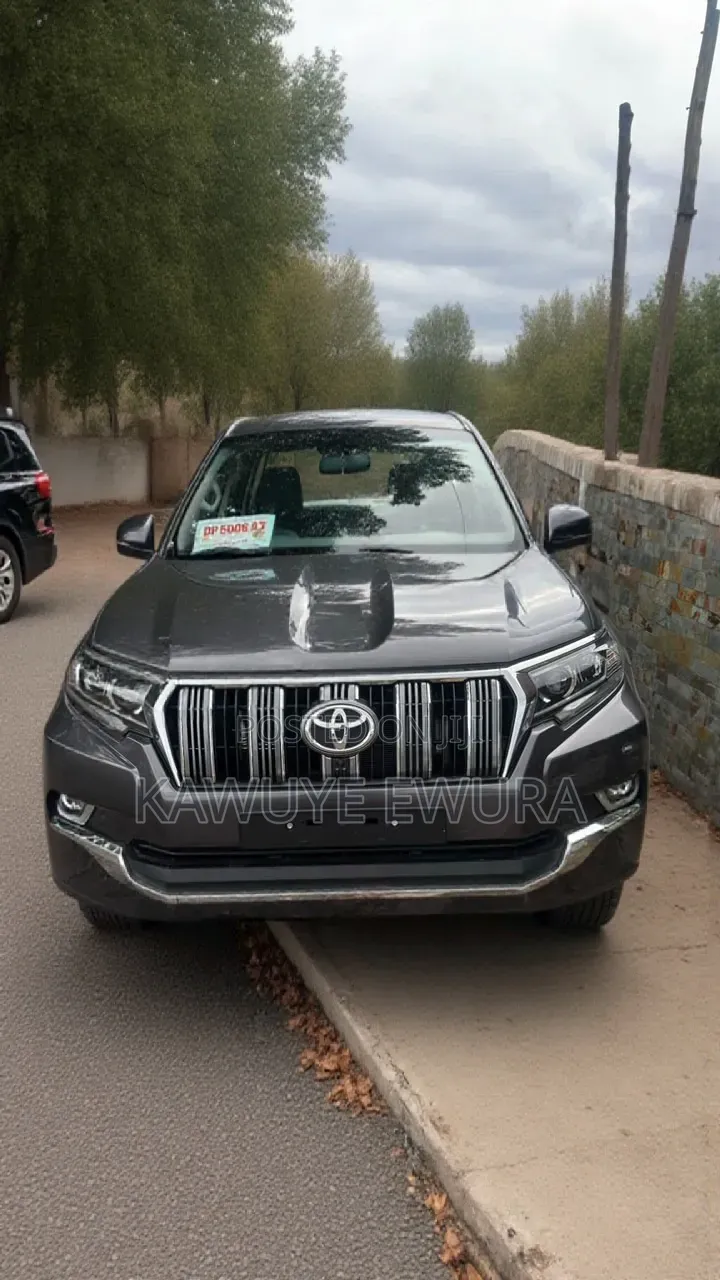 New Toyota Land Cruiser 2022 Gray