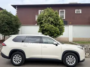 Toyota Highlander XLE AWD 2024 White