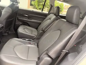 Toyota Highlander XLE AWD 2024 White