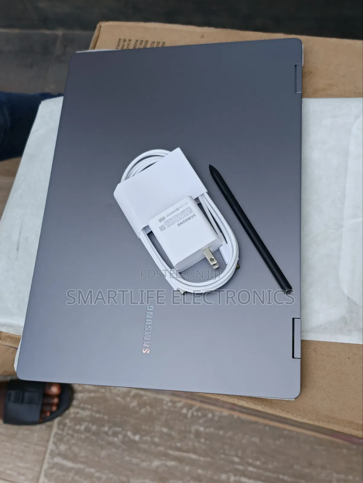 New Laptop Samsung Galaxy Book5 Pro 16GB Intel Core Ultra 7 SSD 512GB
