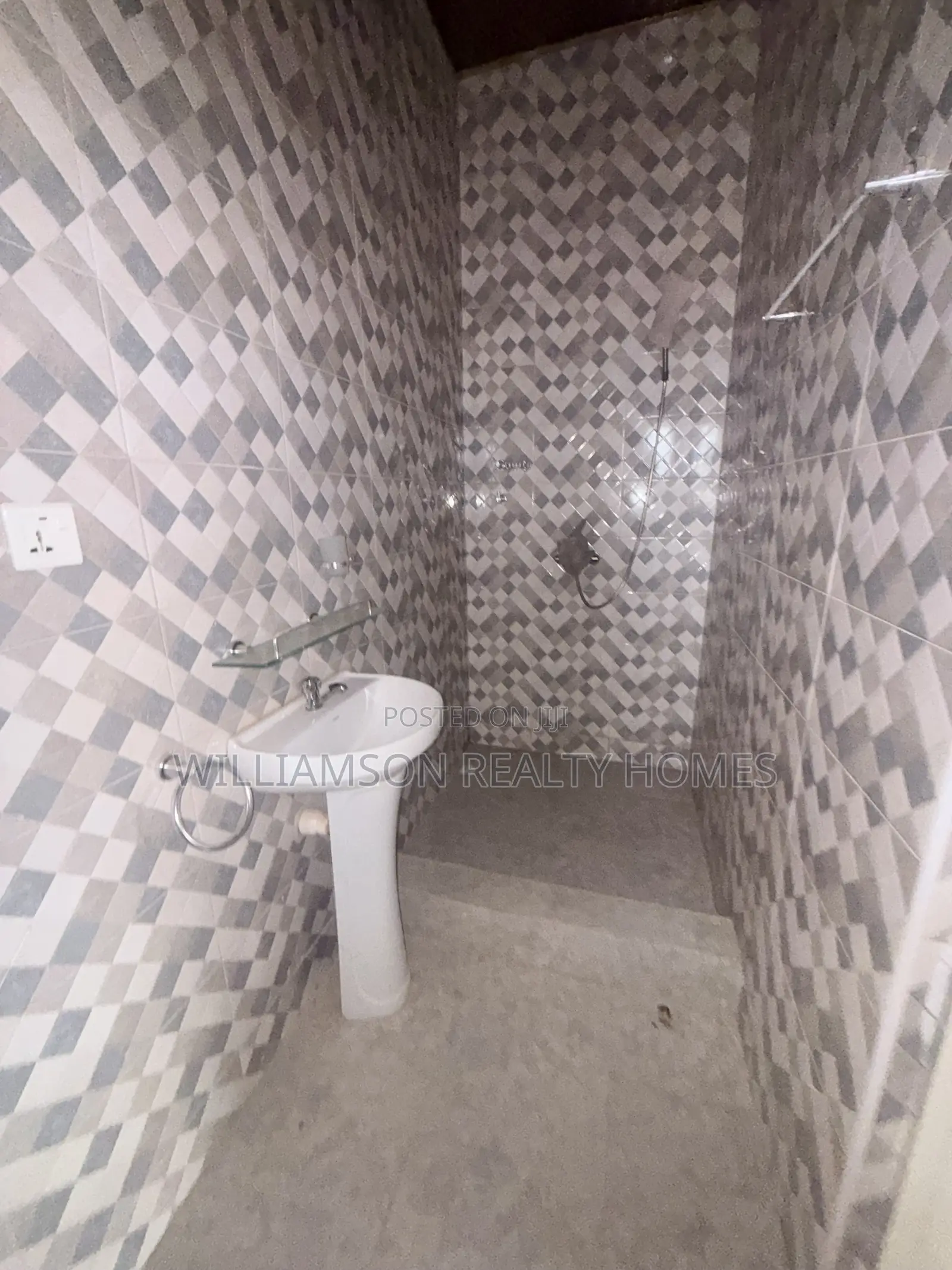 2bdrm Apartment in Baatsonaa Total Area, Spintex for rent