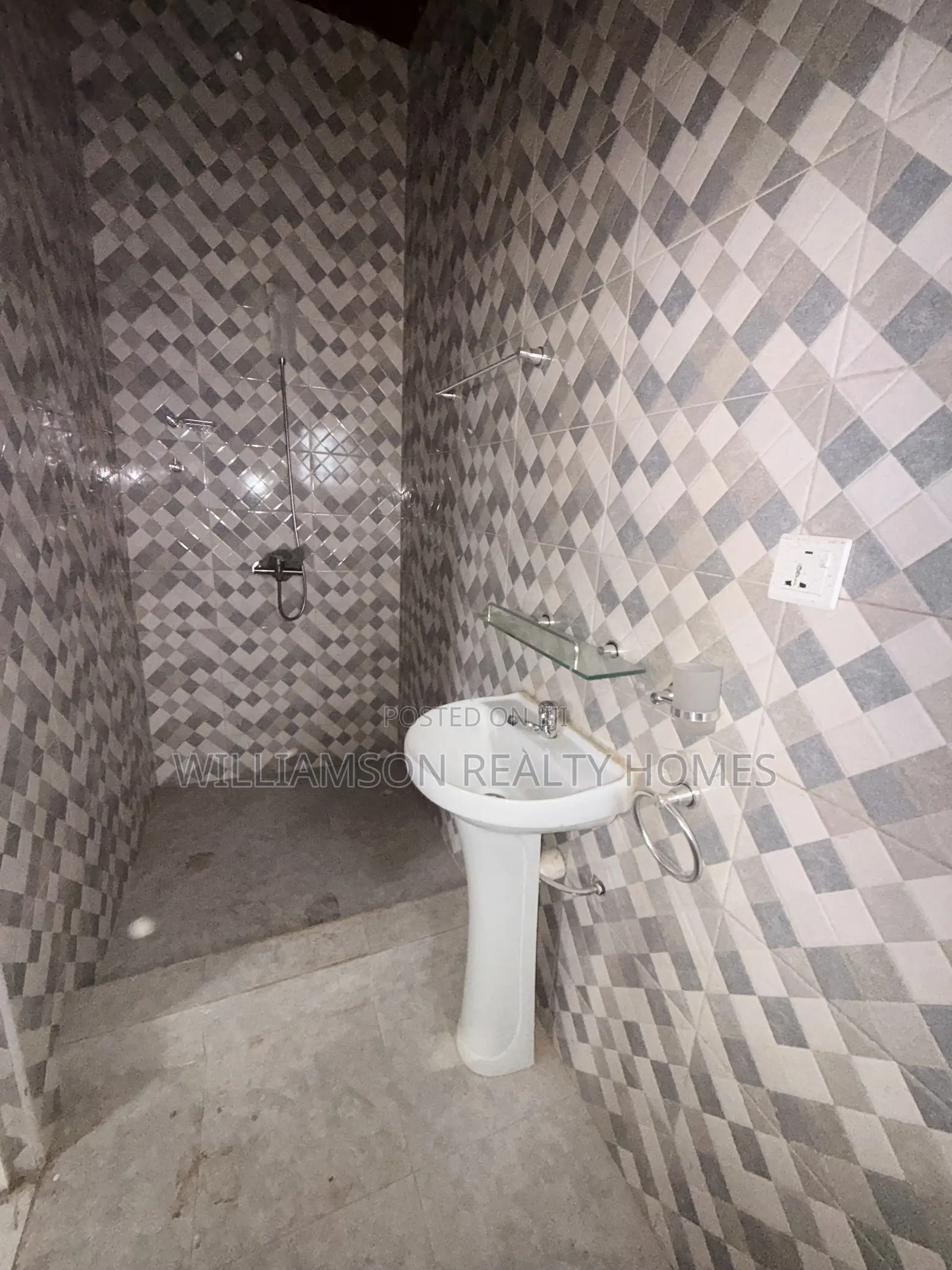 2bdrm Apartment in Baatsonaa Total Area, Spintex for rent